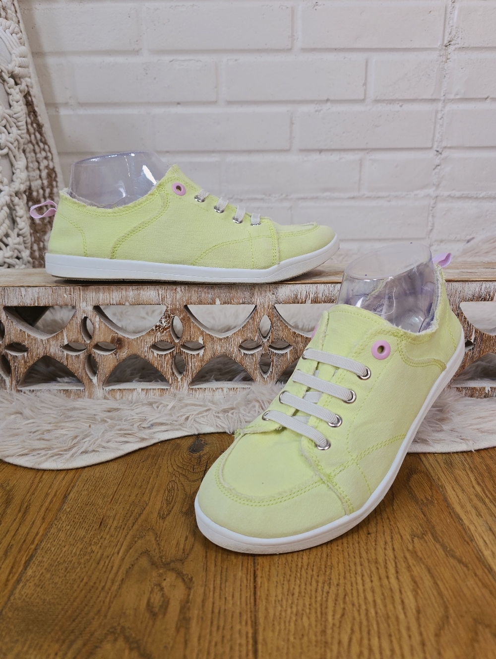 Vionic Beach Green Canvas Slip On Sneakers Size 8